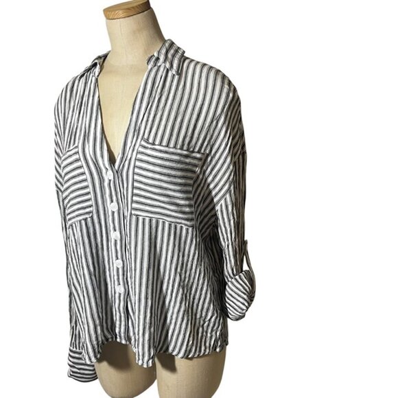 Vici blouse women's L gray white striped loose fit adjustable sleeve button down - Picture 2 of 10